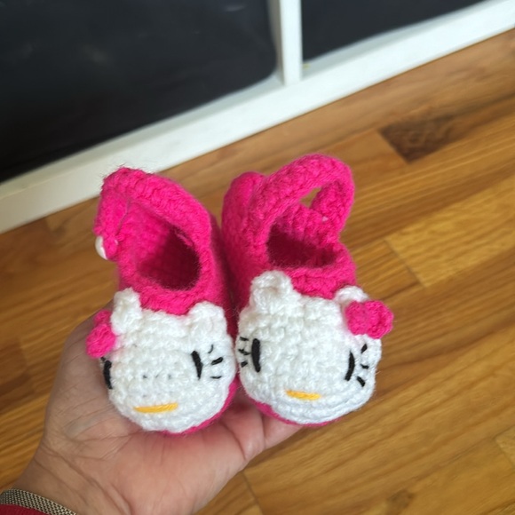 Hello Kitty booties, handmade - Picture 2 of 3